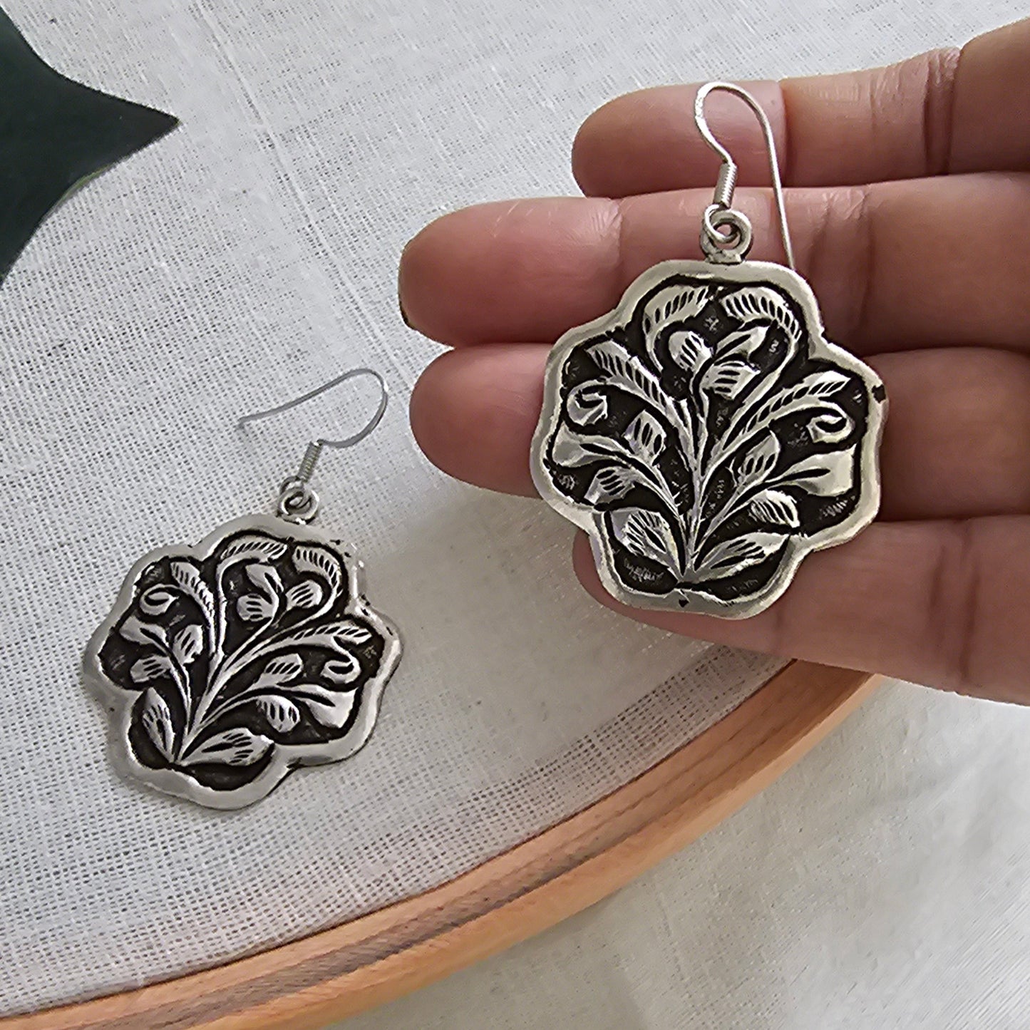 Chitai Leaf Hook Dangler