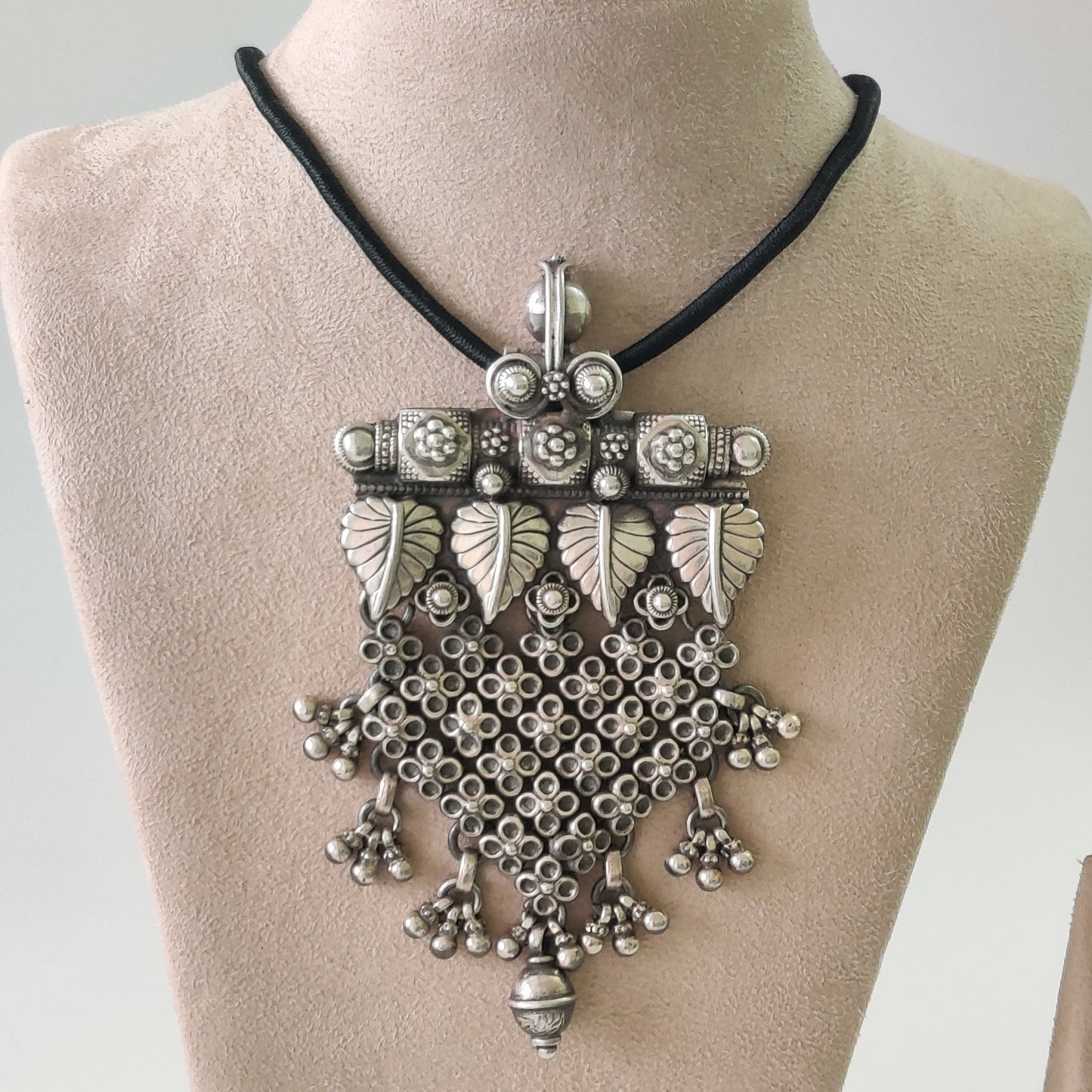 4 Leaf Jaali Pendant