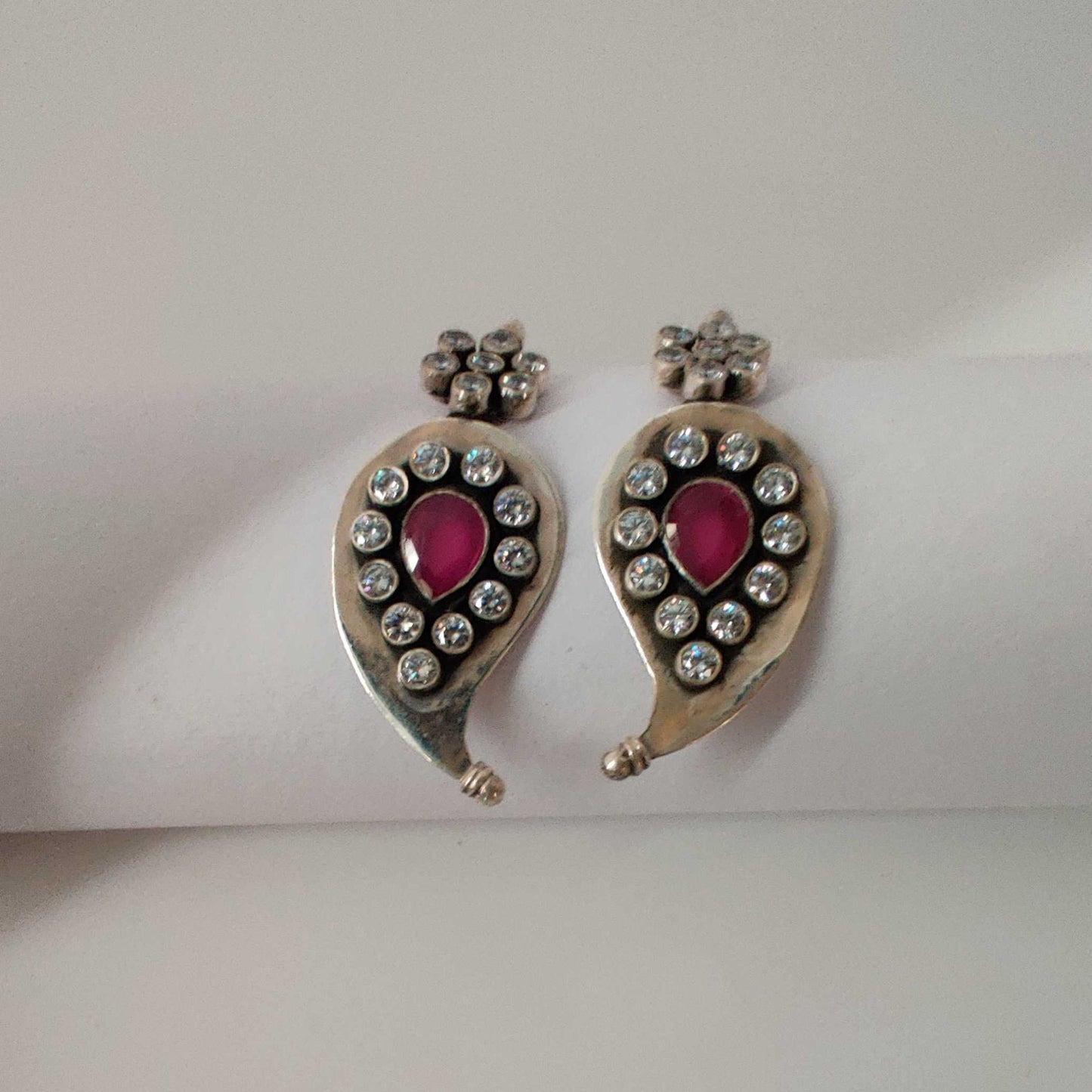 Silver Cutstone Ruby White Earring