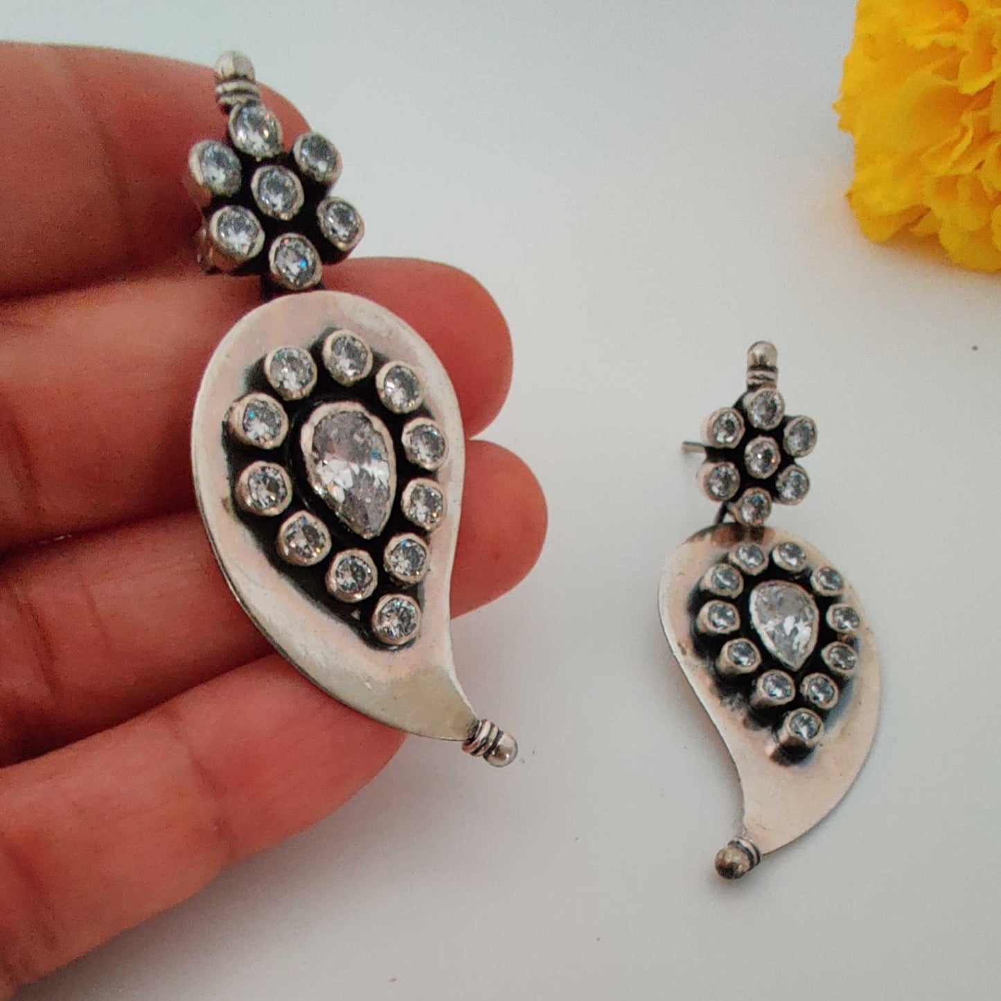 Silver Cutstone White Earring