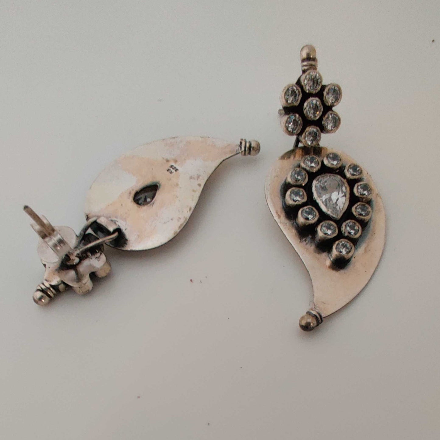 Silver Cutstone White Earring