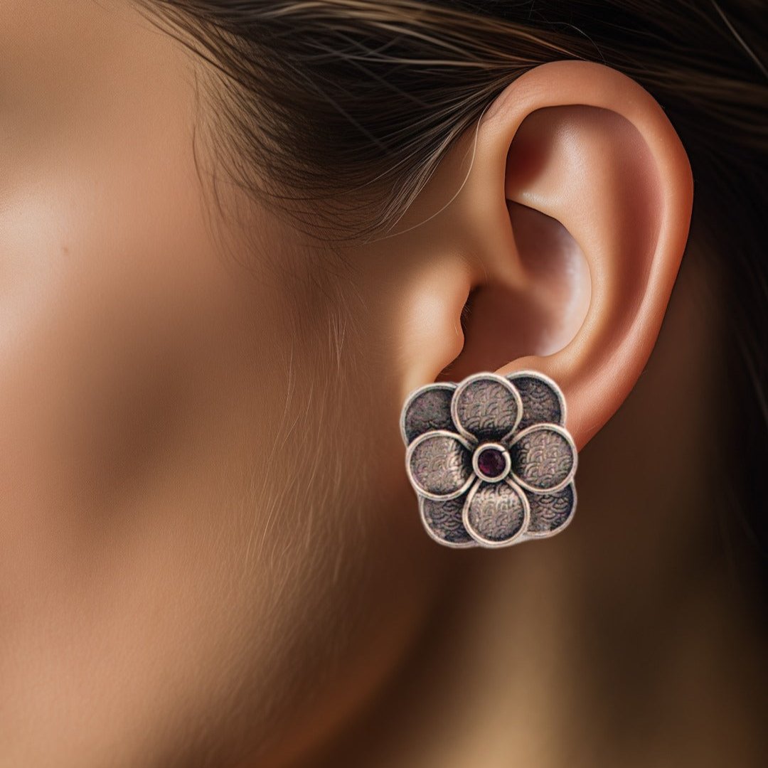 Silver 8 Petal Round Edge Flower Stud
