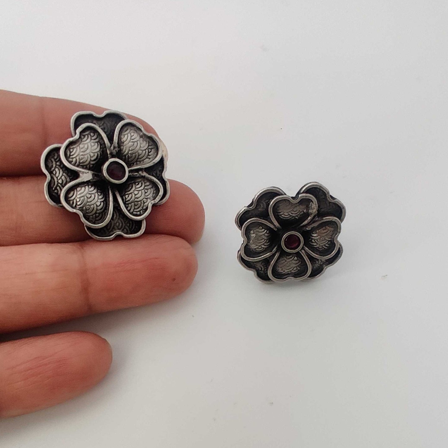 Silver 8petal Heart Small