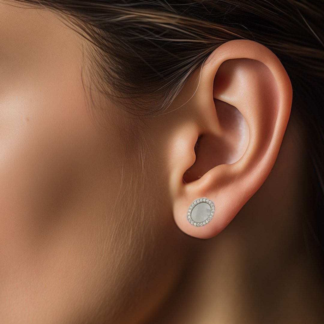 Silver mother-of-pearl Circle Stud