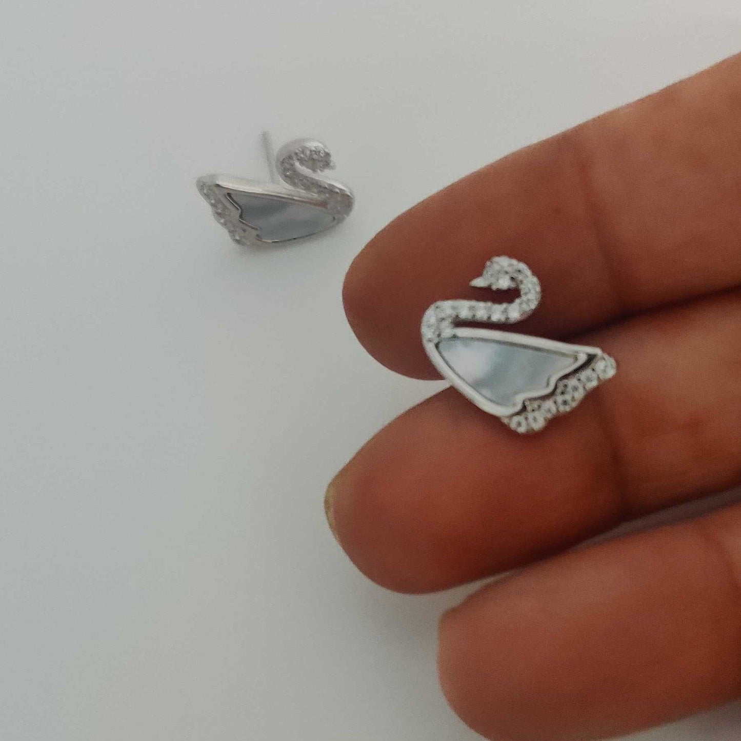 Silver mother-of-pearl Swan Stud