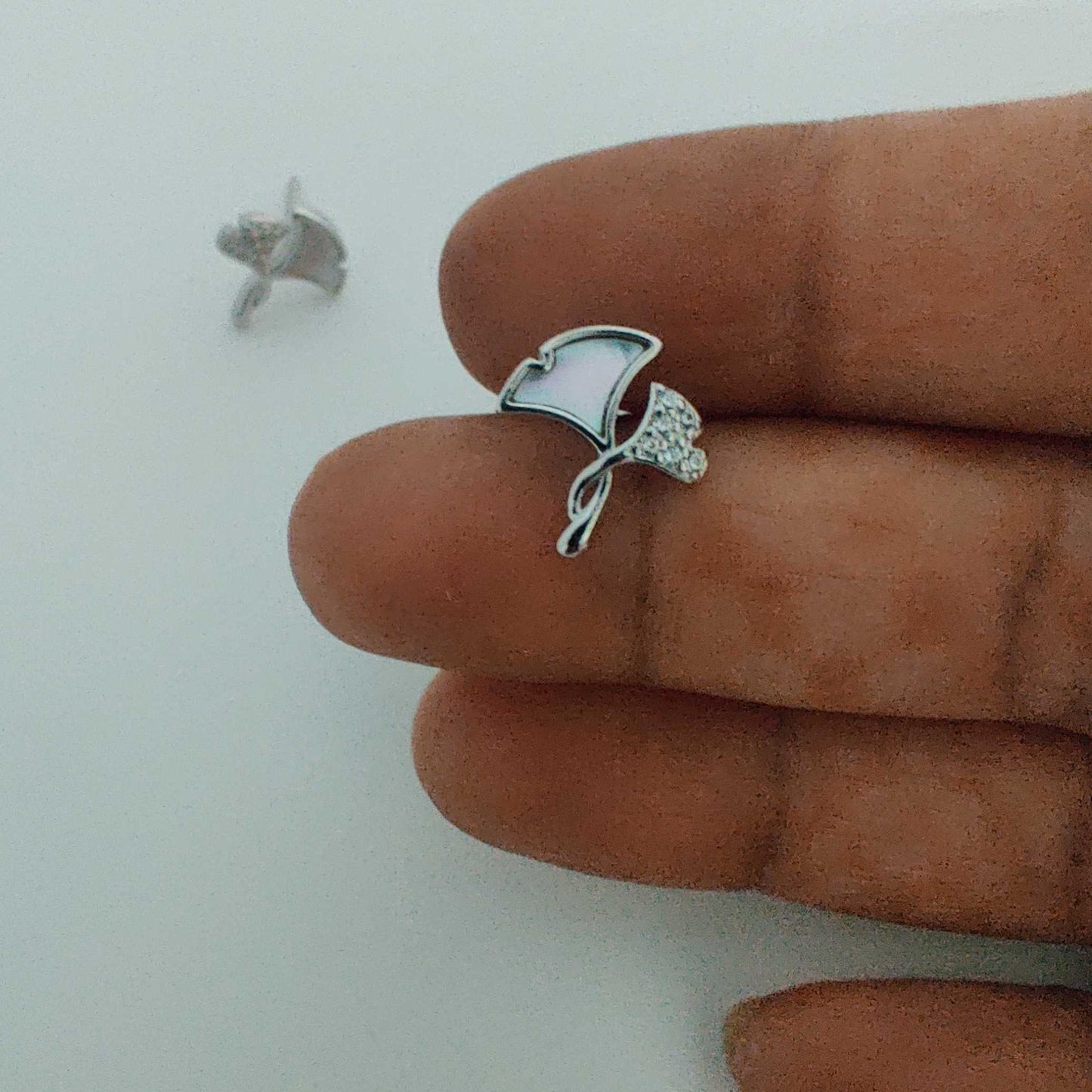 Silver mother-of-pearl DoublePetal Stud