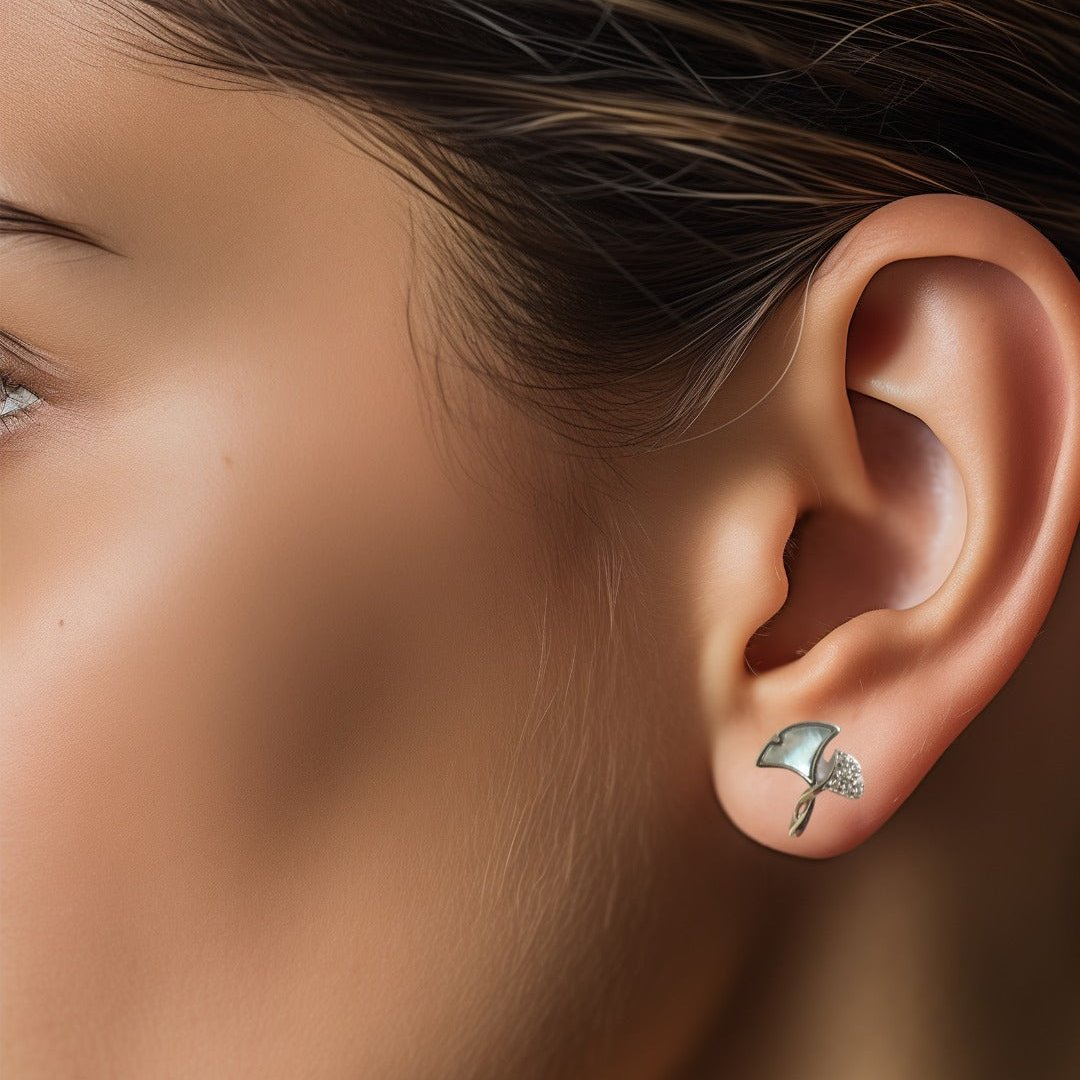 Silver mother-of-pearl DoublePetal Stud