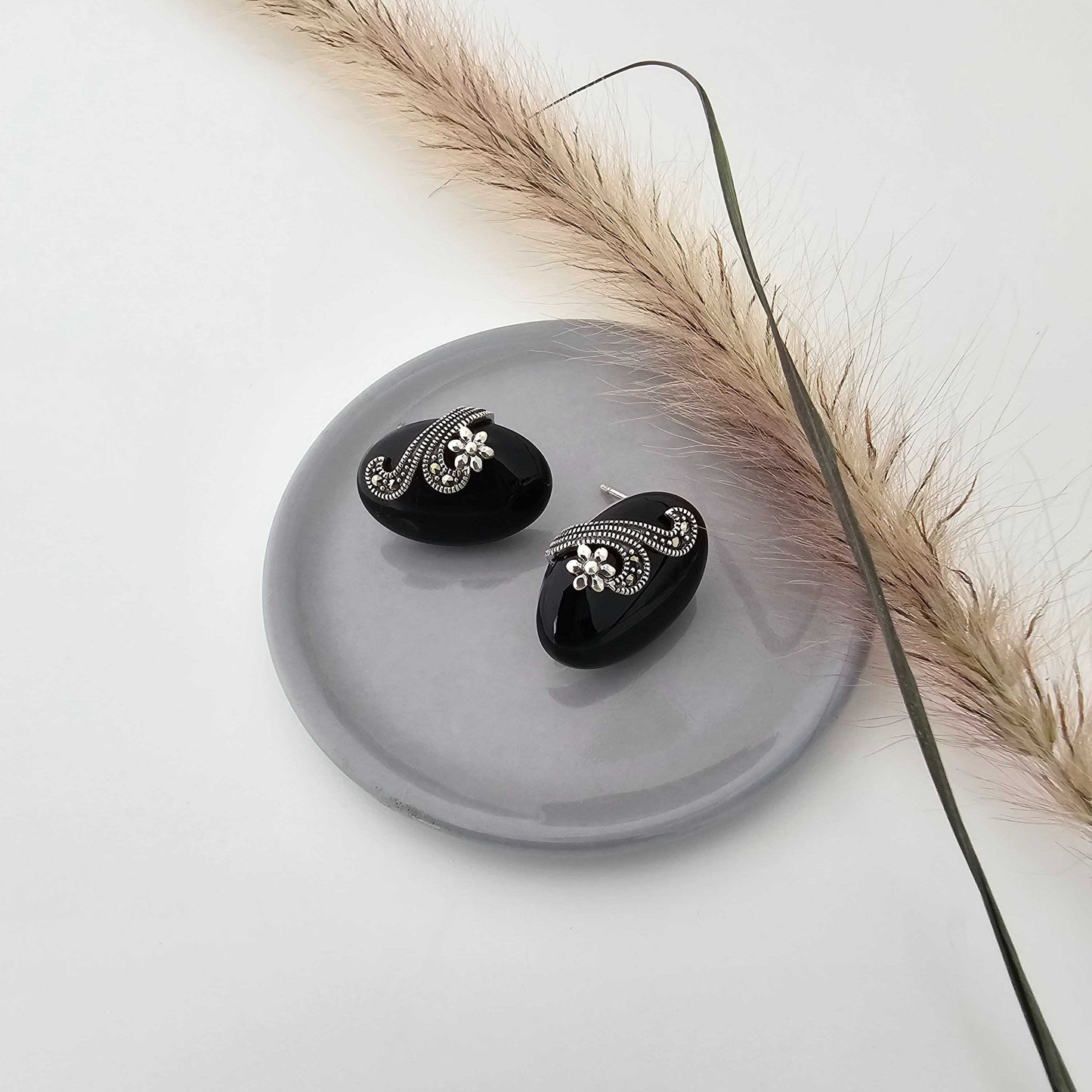 Silver SwissMarka Black Oval Stud