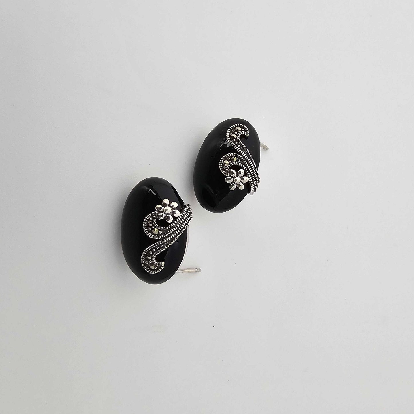 Silver SwissMarka Black Oval Stud
