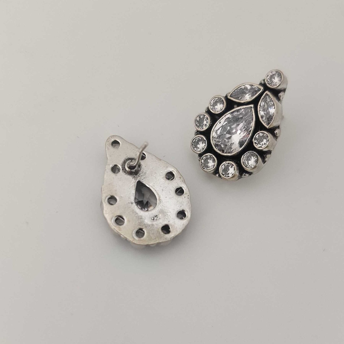 Silver CutStone-TearDrop-White