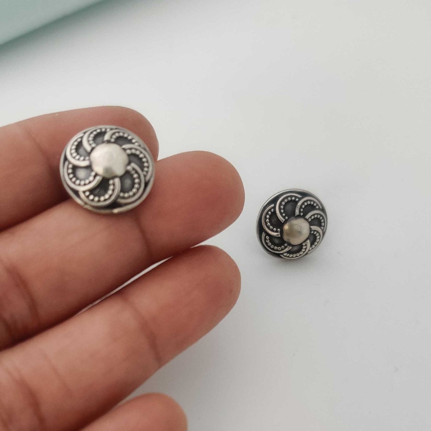 Silver 7 Overlapping Circle Oxidised Stud