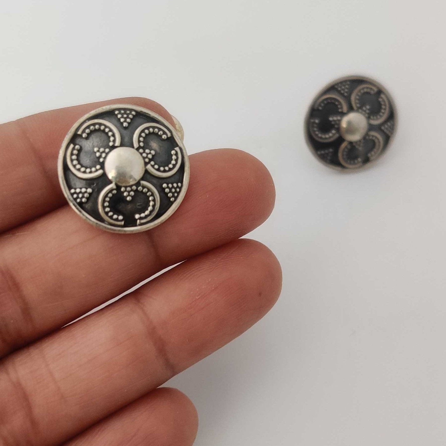 Silver 8 Petal encircled Oxidised Stud