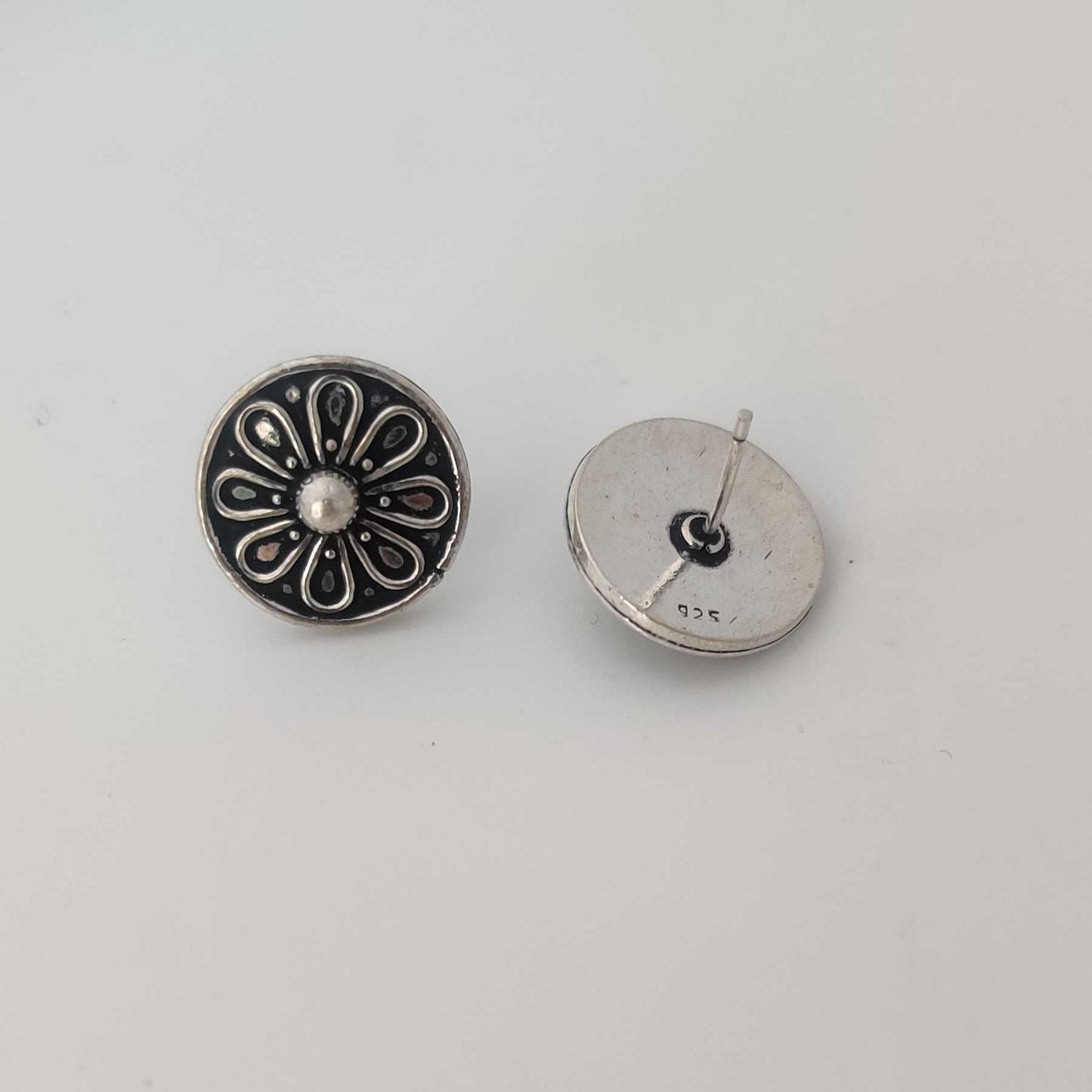 Silver 8 Petal encircled Oxidised Stud