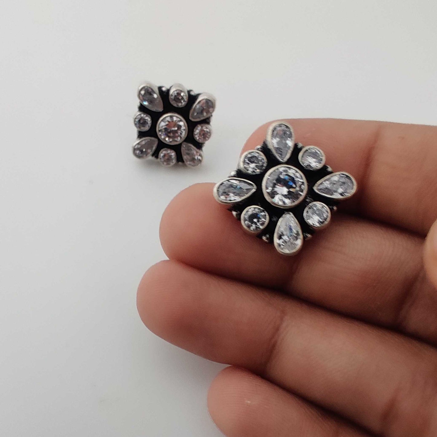 Silver SquareStud-FloralDesign-WhiteCutstone