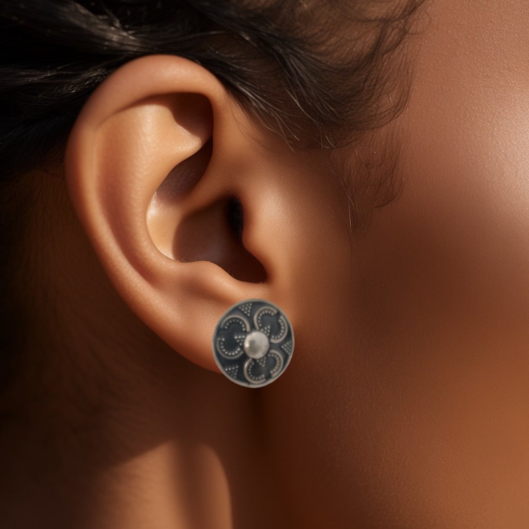 Silver Broken Cicle with 1 circle center Stud
