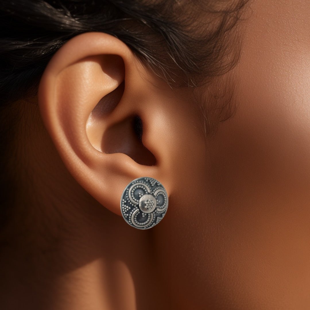 Silver 3 Circle with 1 circle center Stud
