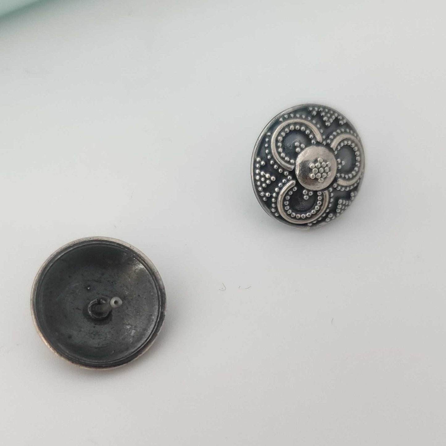Silver 3 Circle with 1 circle center Stud