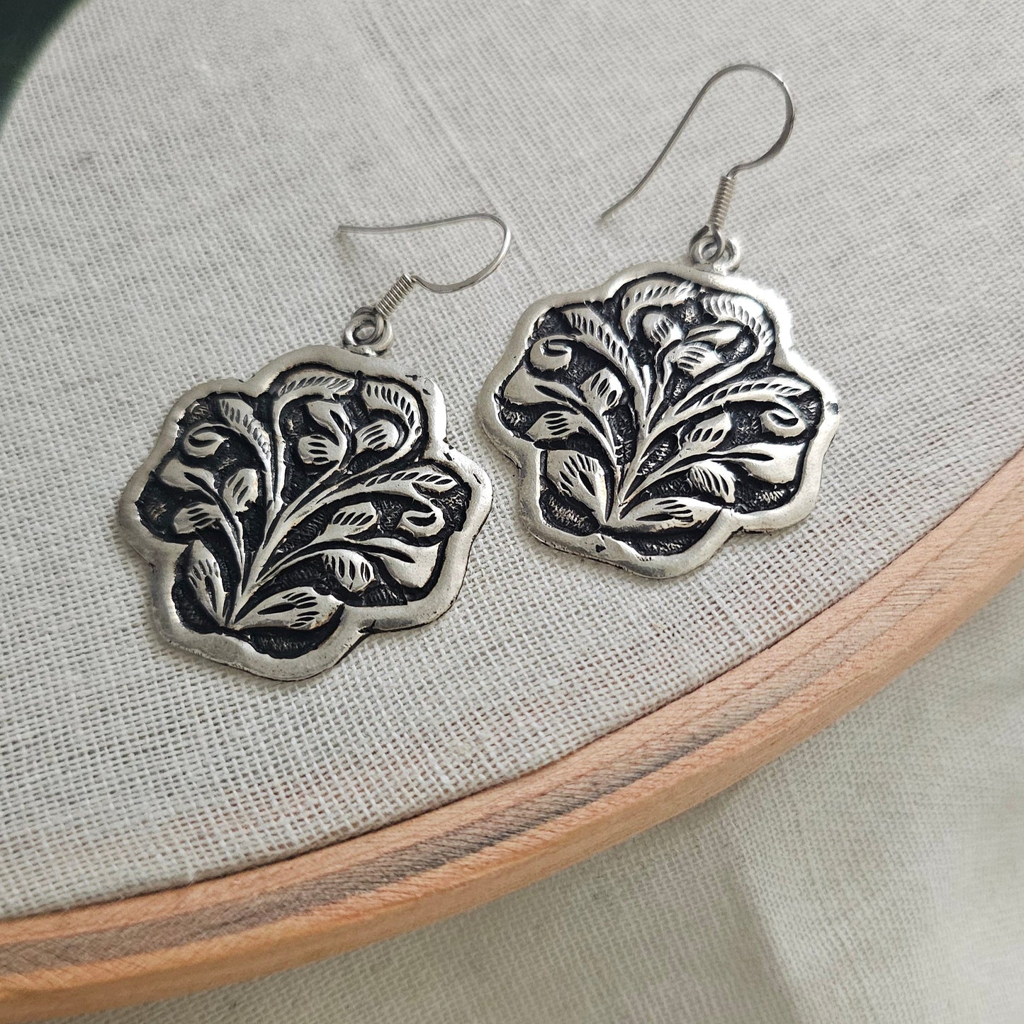 Chitai Leaf Hook Dangler