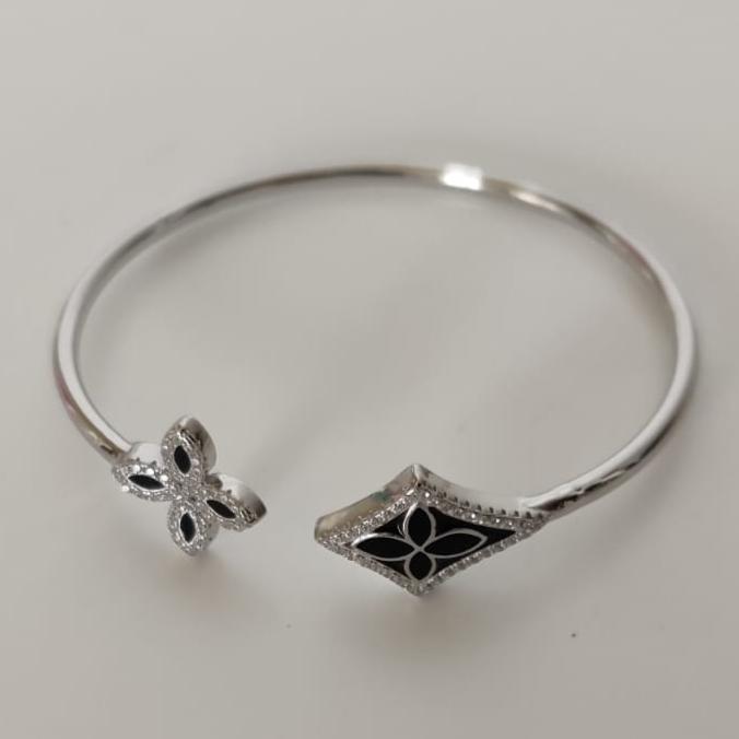 Silver Cutstone Bracelet Black Flower