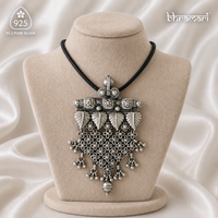 Nia 4 Leaf Jaali Pendant