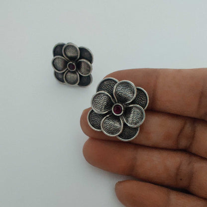 Silver 8 Petal Round Edge Flower Stud