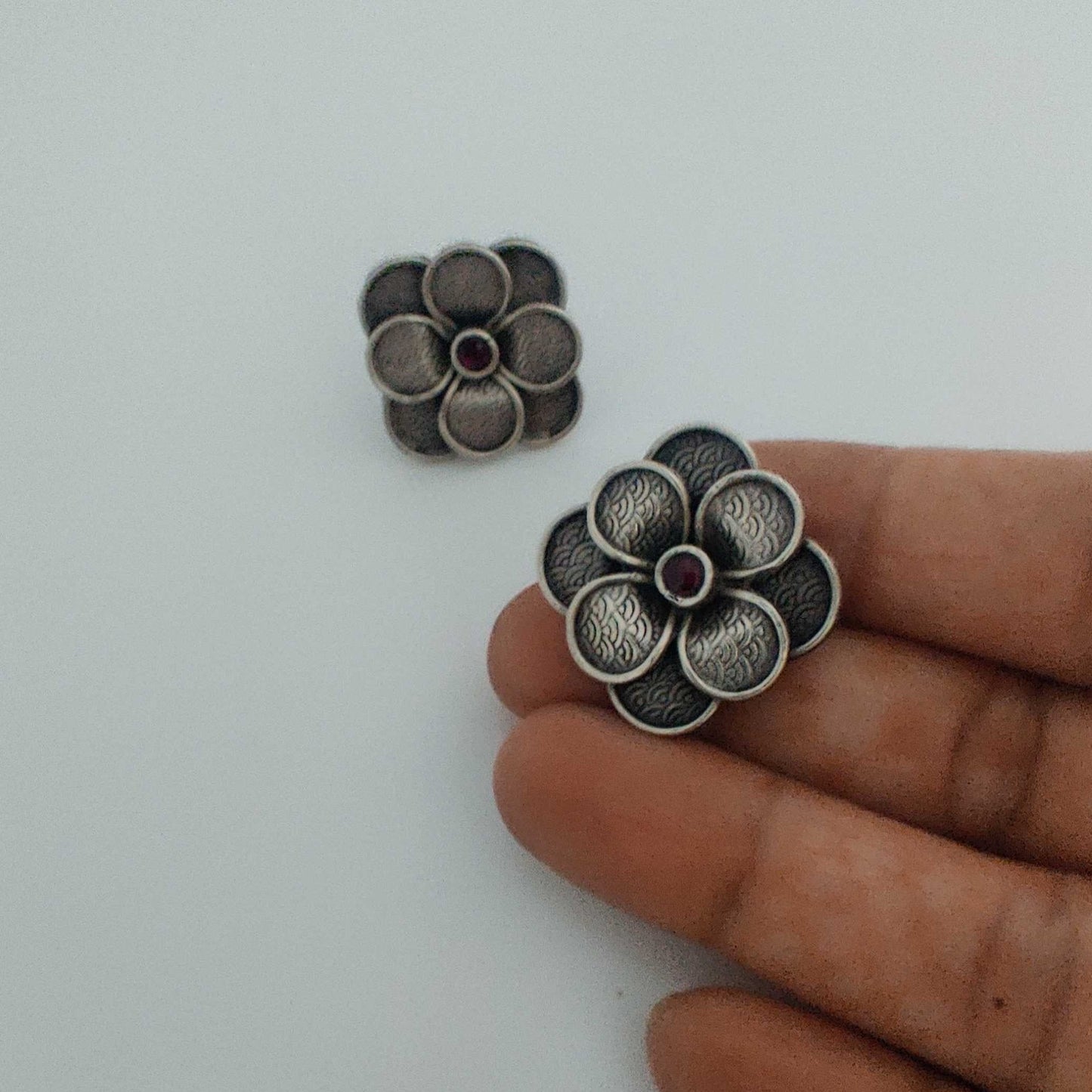 Silver 8 Petal Round Edge Flower Stud