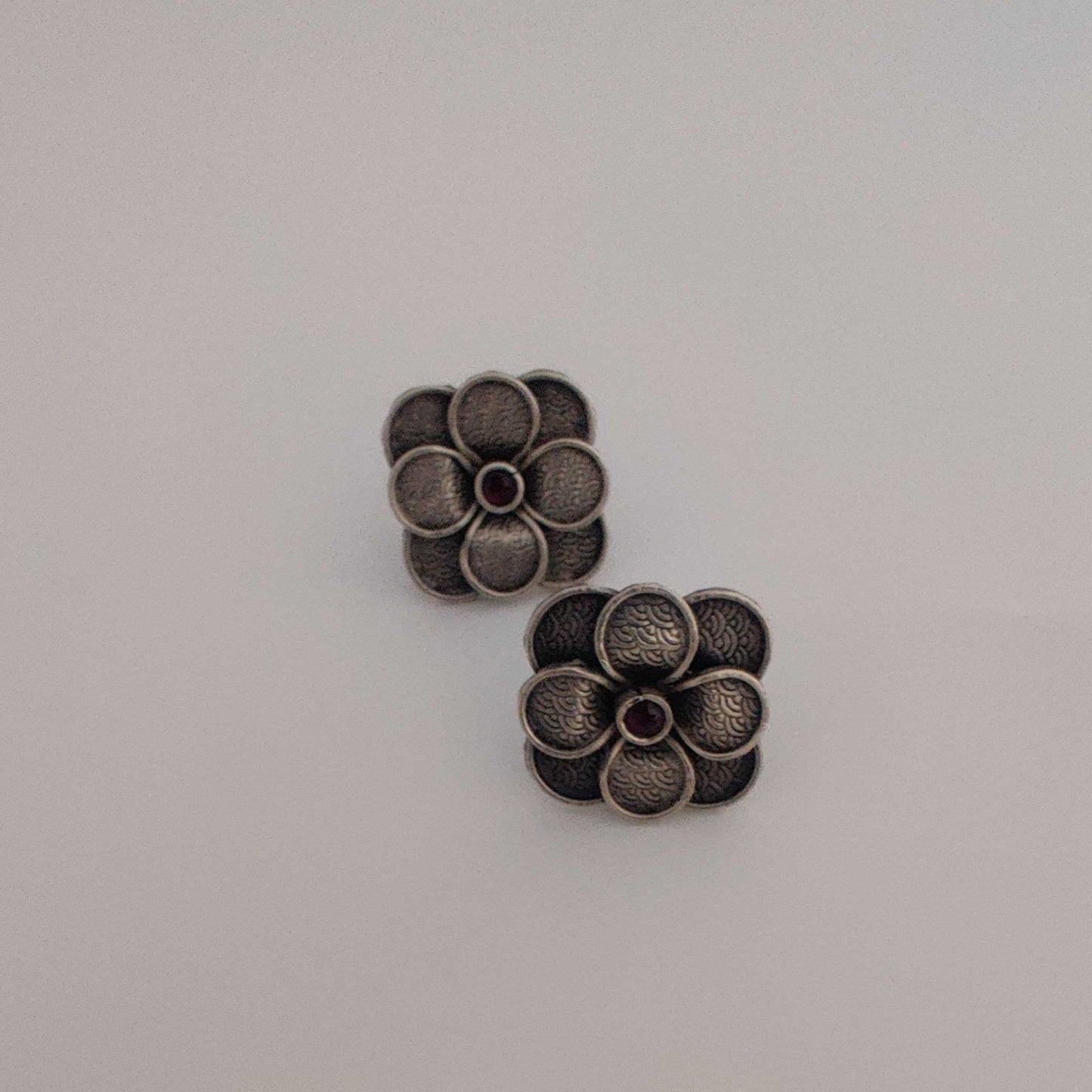 Silver 8 Petal Round Edge Flower Stud