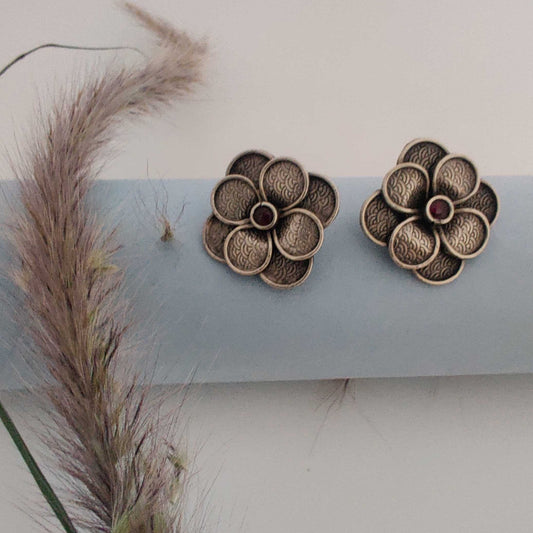 Silver 8 Petal Round Edge Flower Stud