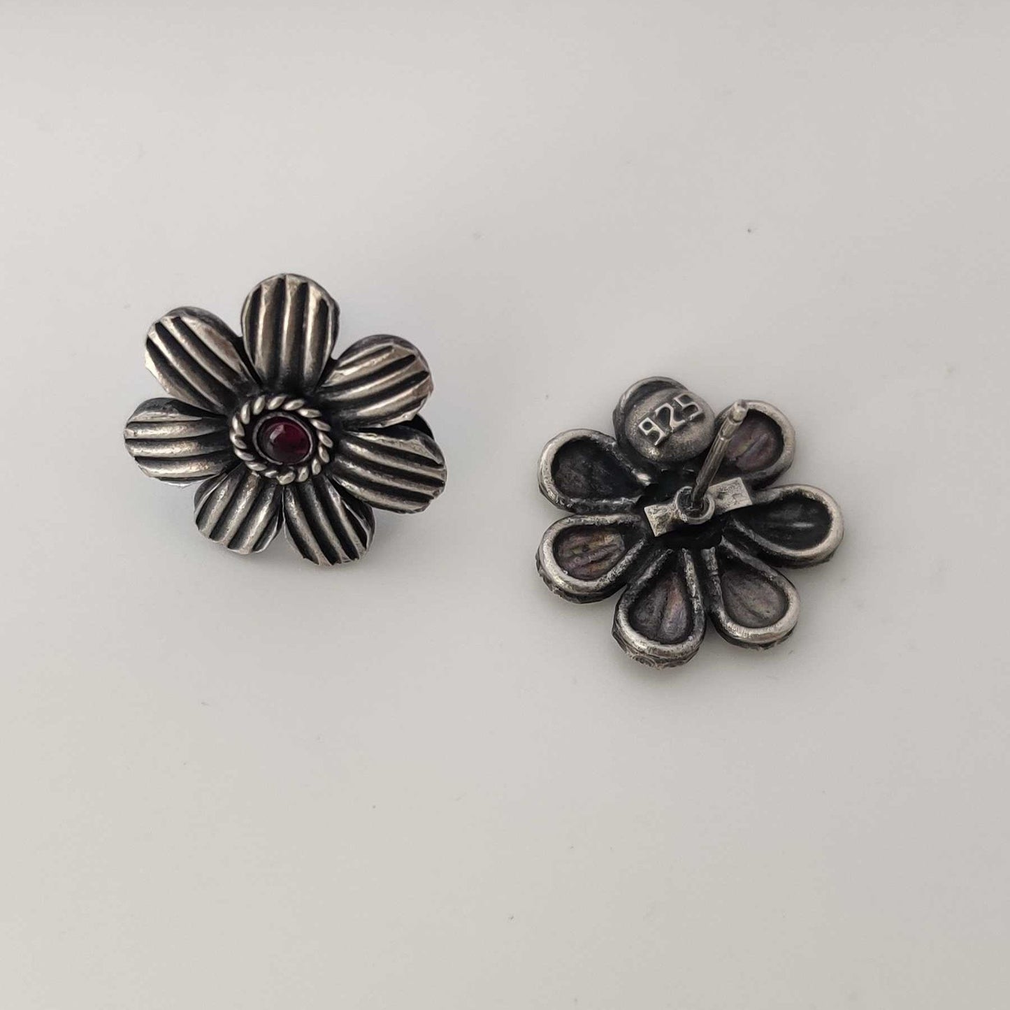 Silver 7 Petal Stripe Flower Stud