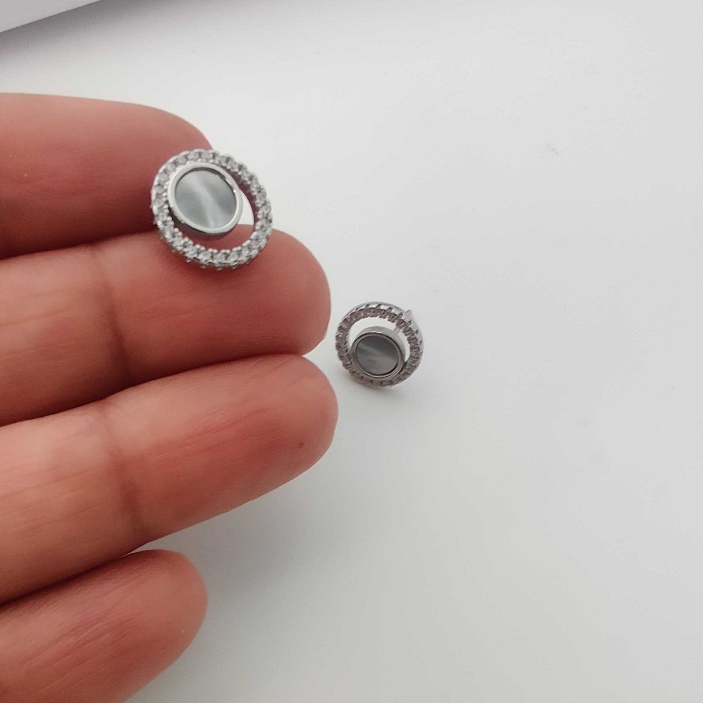 Silver mother-of-pearl Double Circle Stud