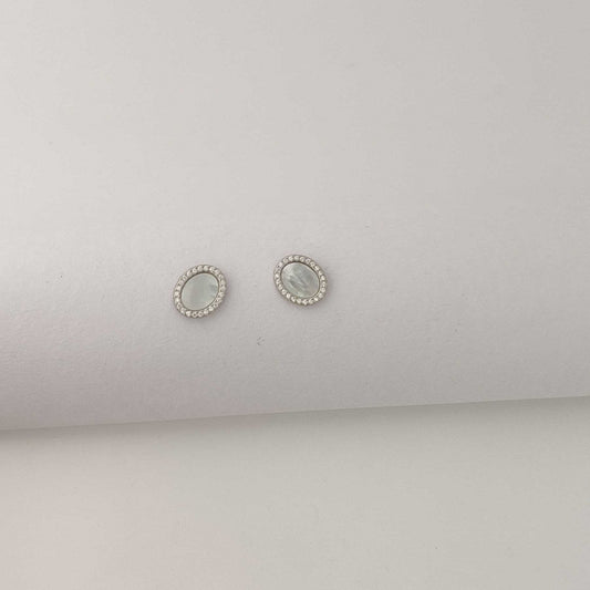 Silver mother-of-pearl Circle Stud