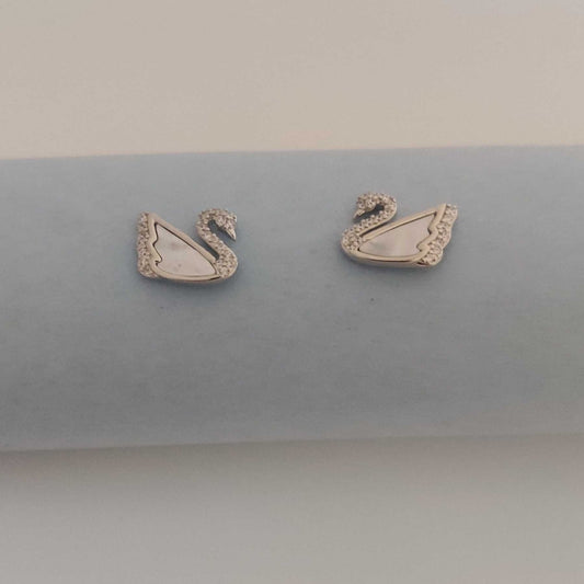 Silver mother-of-pearl Swan Stud