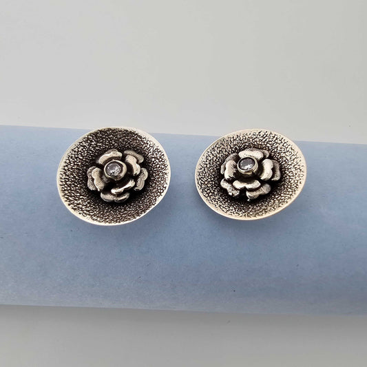 Silver FlowerOnAPlate-Cutstone Stud