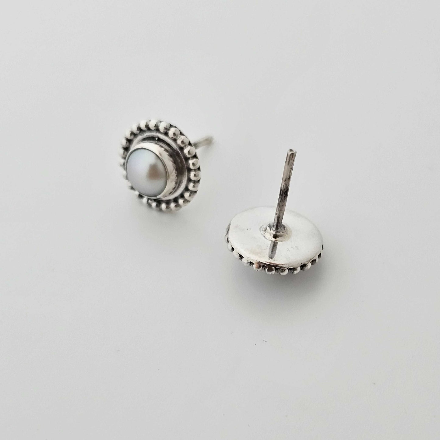 Silver RoundStud-Pearl