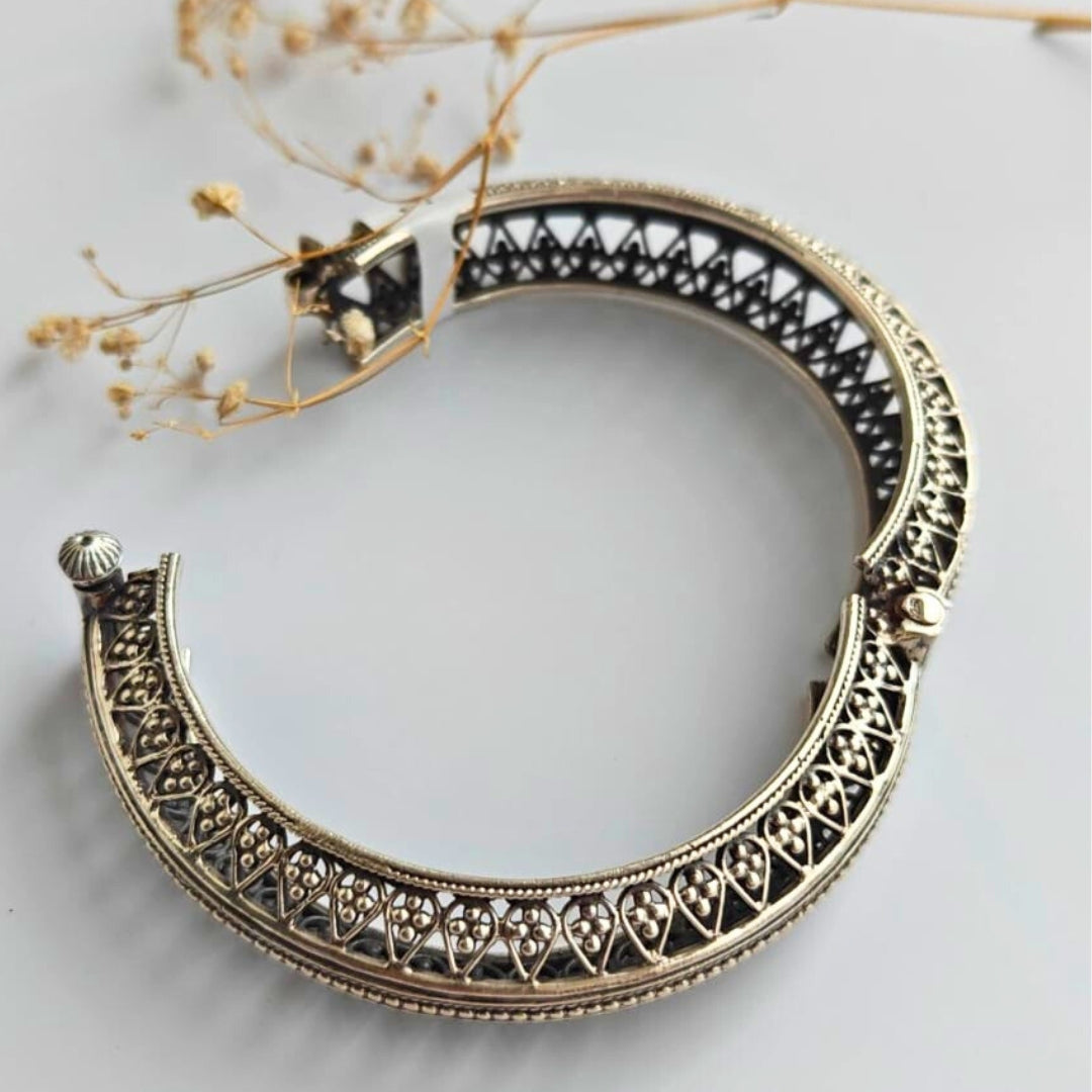 Adjustable Filigree Bangle with Screw Opening