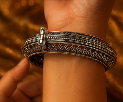 Adjustable Filigree Bangle with Screw Opening
