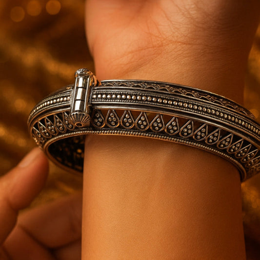 Adjustable Filigree Bangle with Screw Opening