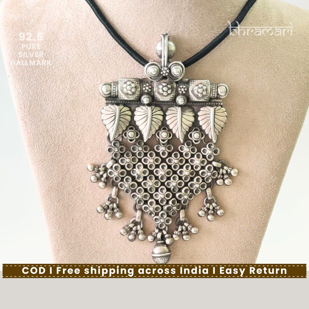 4 Leaf Jaali Pendant