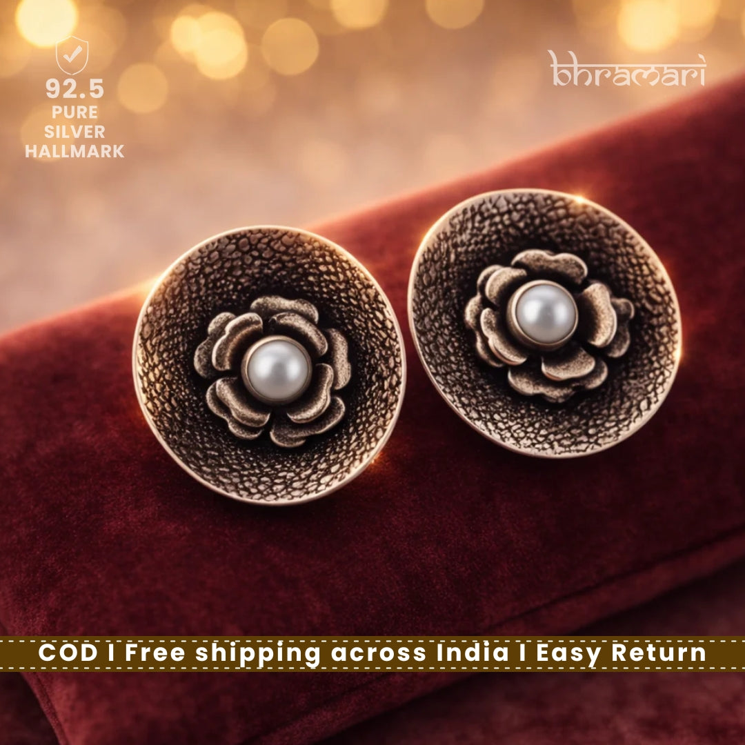 Silver FlowerOnAPlate-Pearl Stud
