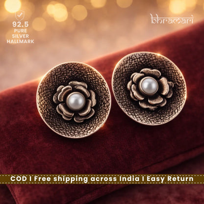 Silver FlowerOnAPlate-Pearl Stud