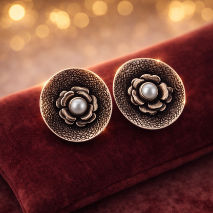 Silver FlowerOnAPlate-Cutstone Stud